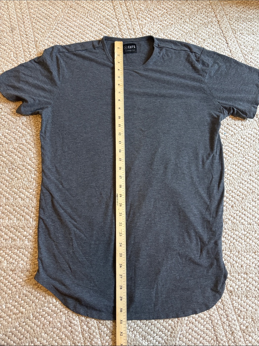 CUTS Elongated T-Shirt Size Large
